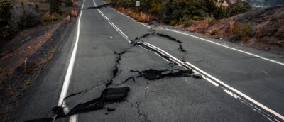 Beschädigte Straße Erdbeben