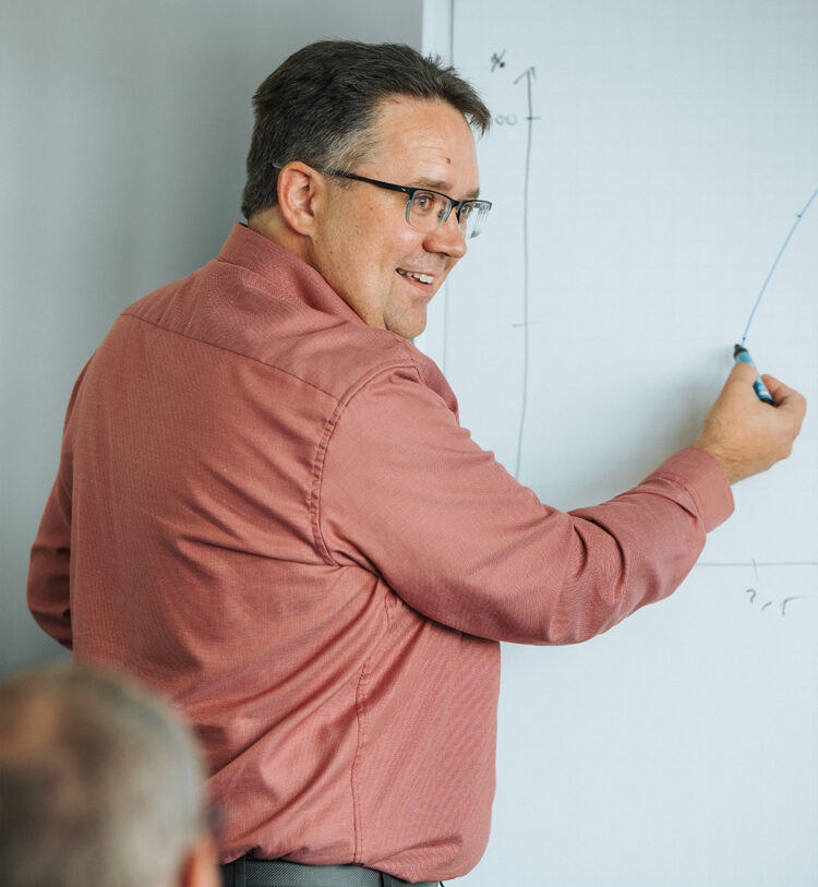 IT-Leiter am Whiteboard